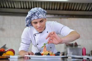 chef en cuisine photo