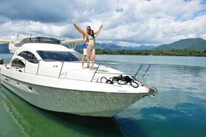 jeune couple sur yacht photo