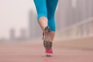 femme courant sur la promenade photo