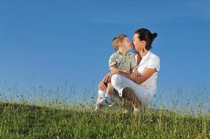 femme enfant en plein air photo