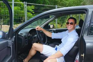 homme en voiture photo