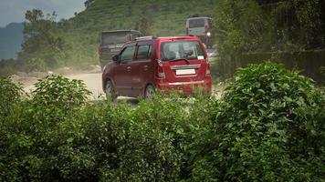 petite voiture roulant sur route hd. photo