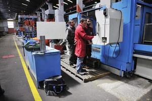 travailleurs en usine photo