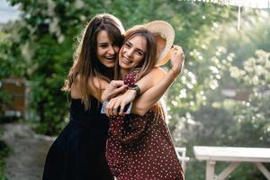 deux filles dans le parc photo