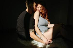 mari et femme enceinte photo