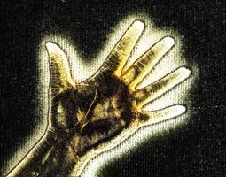 3d-illustration d'une main féminine humaine rougeoyante avec une aura kirlian montrant différents symboles photo