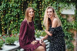 deux filles dans le parc photo