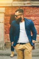 homme barbu cool et élégant photo