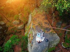 image de drone aérien de haut en bas d'une forêt. photo