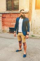 homme barbu cool et élégant photo