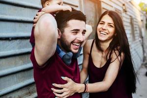 jeune famille avec un enfant photo