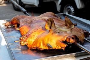 cochon de lait grillé ou cochon de lait rôti photo