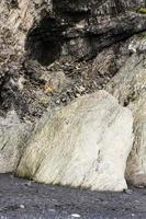 pente de la grotte halsanefshellir dans le mont reynisfjall photo