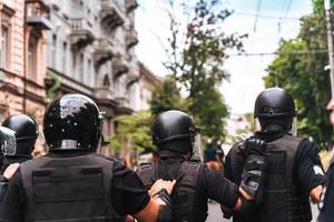 police pour maintenir l'ordre dans la zone pendant le rassemblement photo