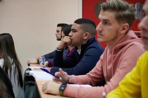 Groupe d'étudiants en amphithéâtre photo