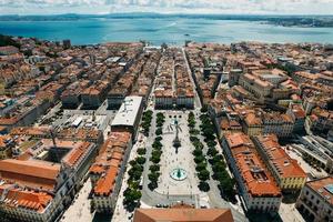 vue aérienne par drone du quartier de baixa à lisbonne, portugal photo