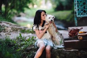 fille avec son chien photo