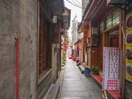 fenghuang, hunan.china-16 octobre 2018.alley building district of fenghuang ancient town.phoenix ancient town ou fenghuang county is a county of hunan province, china photo