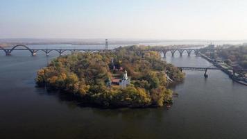 dnipro, kiev. pont à kiev sur la rivière photo