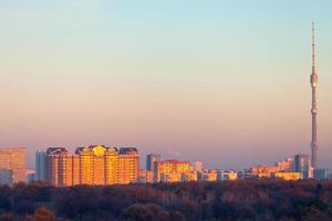 coucher de soleil d'automne sous moscou photo