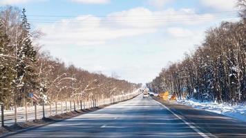 vue panoramique sur l'autoroute m1 en russie en hiver photo