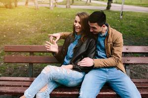 beau jeune couple photo