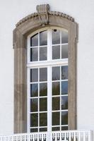 vieille fenêtre dans la vieille maison photo