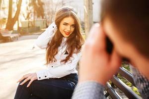 fille posant à l'extérieur photo