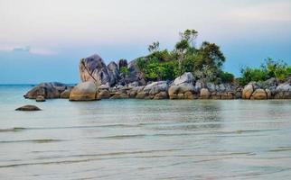 La beauté de la plage de Tanjung Tinggi, Laskar Pelangi, Belitung, Indonésie photo
