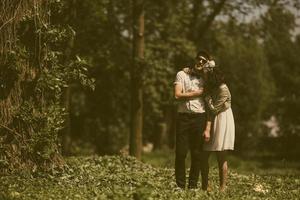 beau couple dans le parc photo