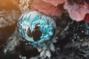 branche d'arbre de noël avec des jouets photo