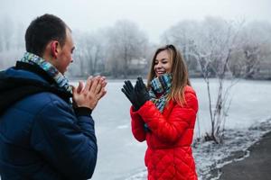 couple dans une journée d'hiver photo