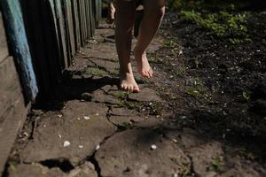 jambes de fille au sol photo