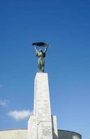 budapest, hongrie, 2014. partie de la statue de la liberté ou de la liberté à budapest photo