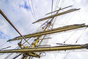 détails équipement ancre quai guidon mât navires bateaux bremerhaven allemagne. photo