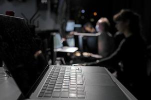 dans les coulisses d'un studio de télévision pour une présentation en direct photo