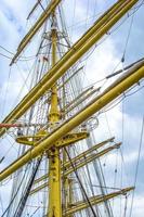 détails équipement ancre quai guidon mât navires bateaux bremerhaven allemagne. photo