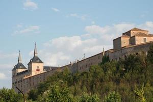 façade du palais ducal à lerma. vue du pont. photo