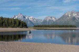 tôt le matin au lac jackson dans le parc national de grand teton, wyoming. photo