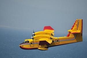 Grèce, 2022 - avion en mer prenant de l'eau photo