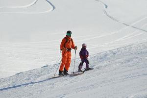 skieurs en montagne photo