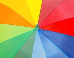 vue rapprochée du parapluie coloré.