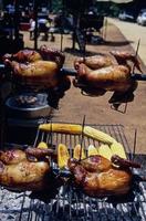 poulet grillé au charbon de bois photo