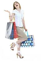 Happy young adult women shopping avec des sacs colorés photo