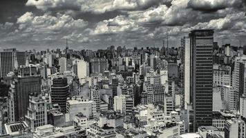 skyline de sao paulo brésil, prise du bâtiment farol satander. photo