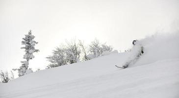 skieurs en montagne photo