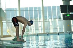 nageur en piscine photo