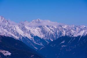 vue sur les montagnes d'hiver photo