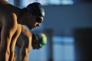 nageur en piscine photo