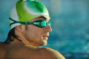 nageur en piscine photo